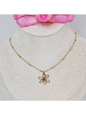 Luna Norte Gold-Tone Necklace Daisy Flower Pendant Dainty Layering Choker